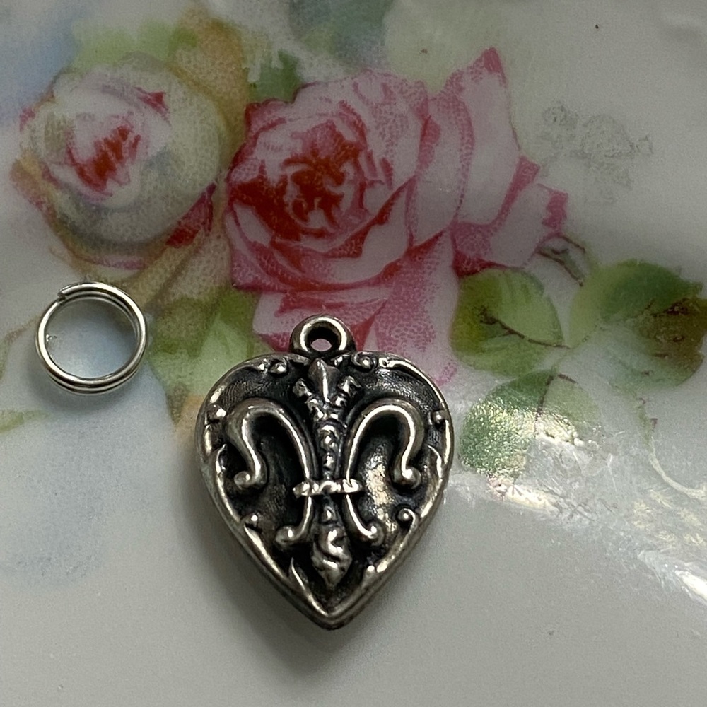 Vintage Fleur Des Lis Sterling Puffy Heart Charm/Pendant - Picture 3 of 3